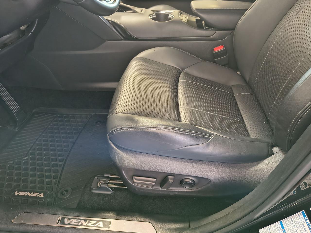 2022 Toyota Venza XLE Photo0