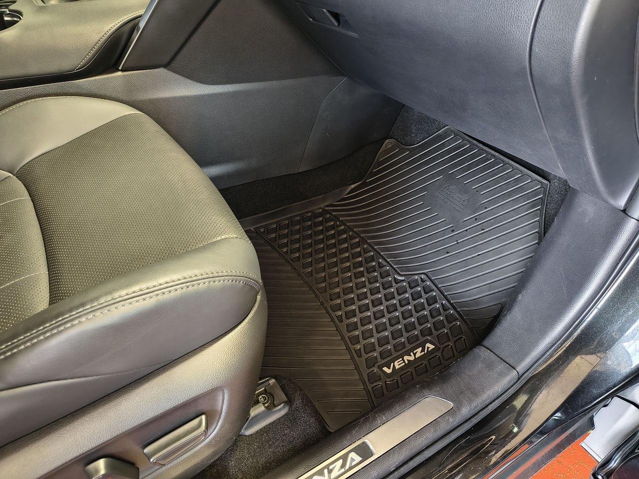 2022 Toyota Venza XLE Photo
