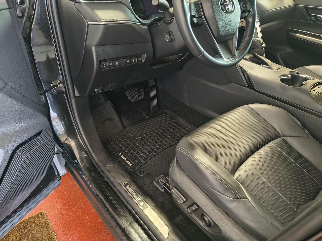 2022 Toyota Venza XLE Photo0