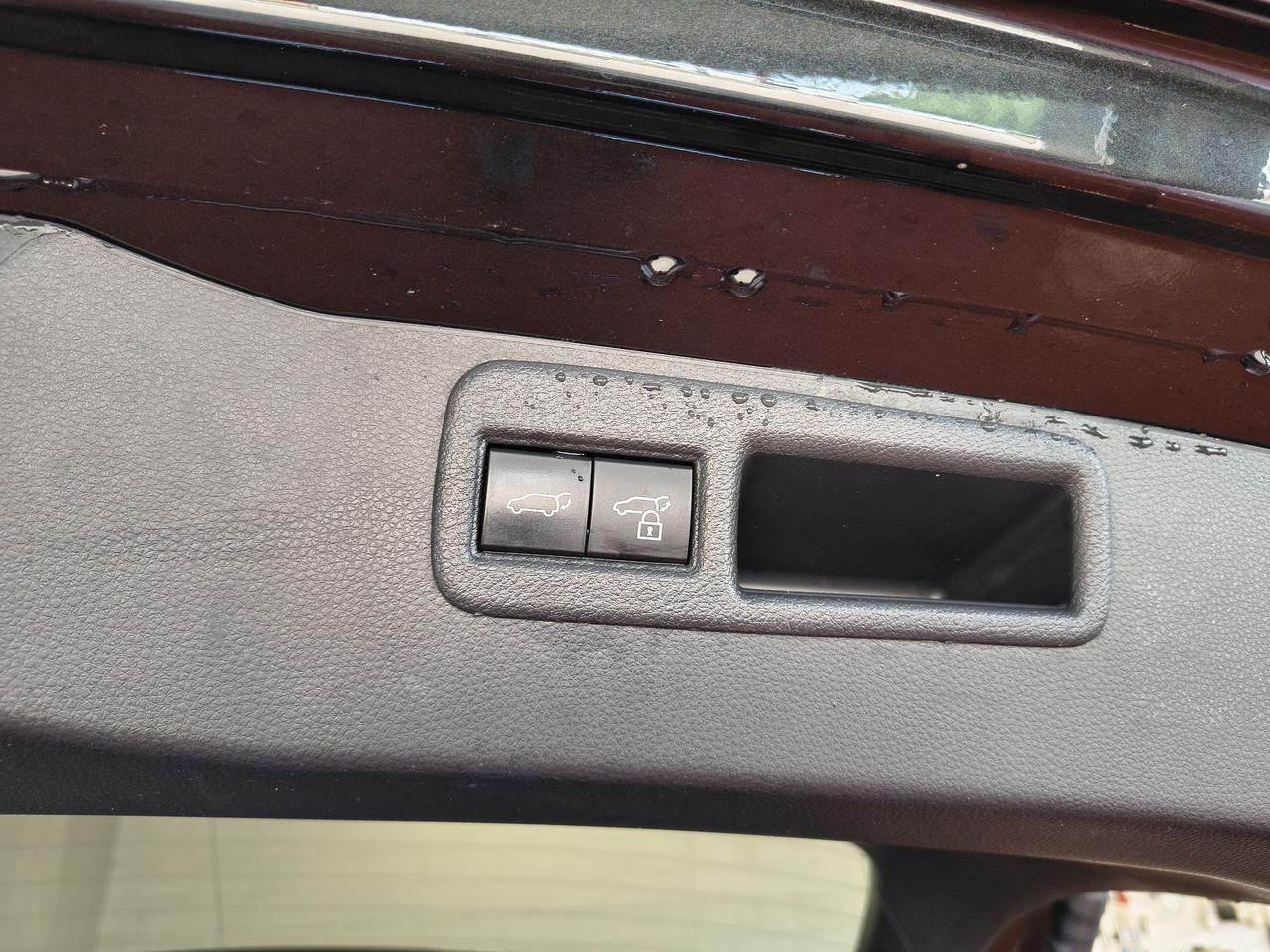 2022 Toyota Venza XLE Photo0