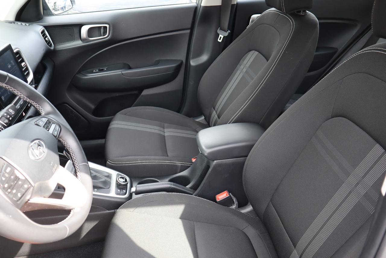 2025 Hyundai Venue Preferred IVT Photo