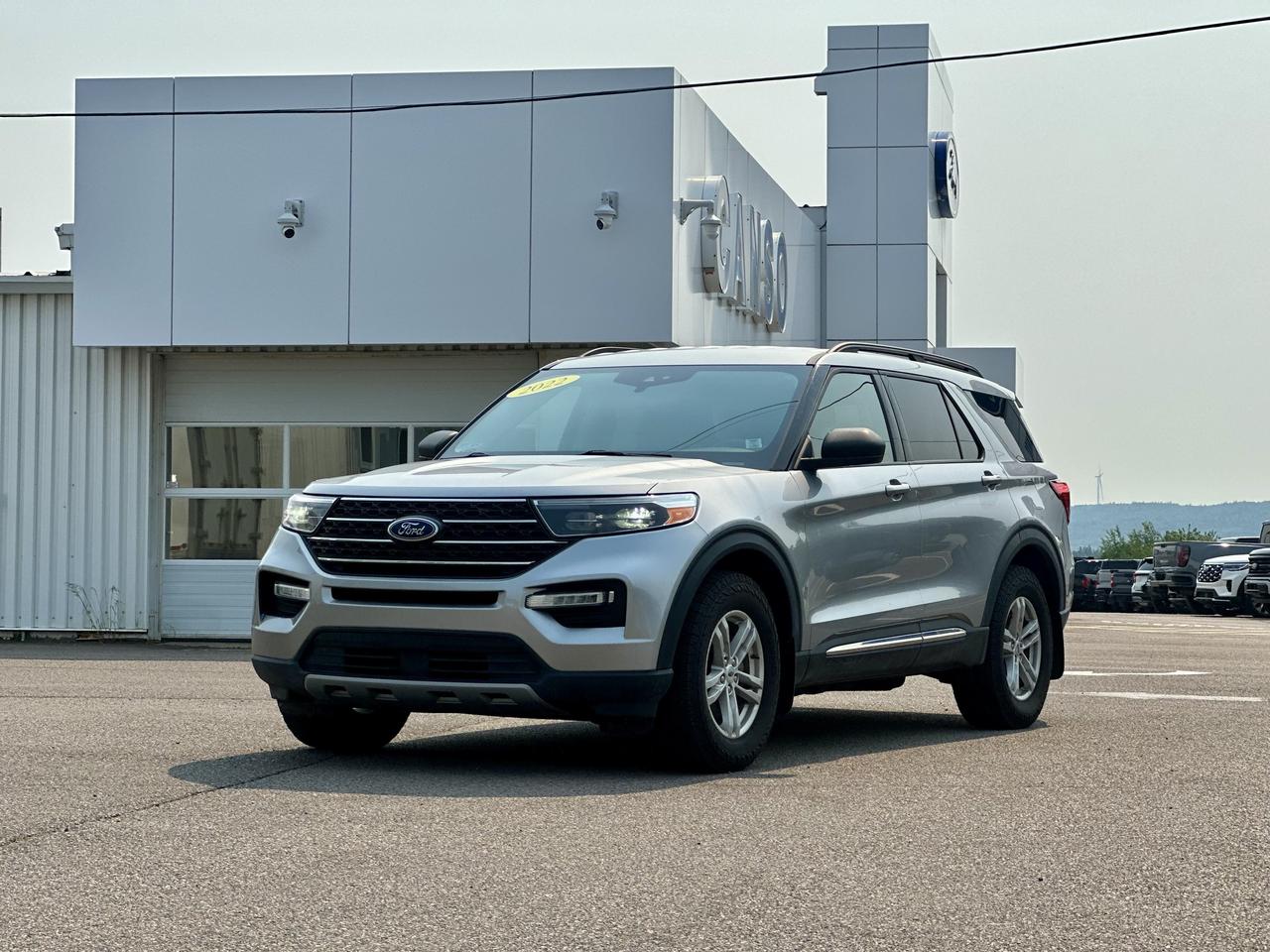 2022 Ford Explorer XLT 4WD Photo2