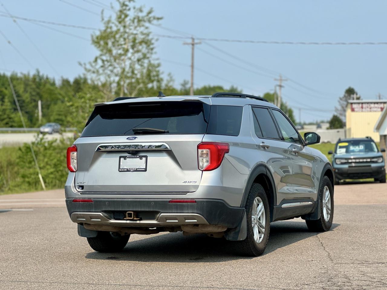 2022 Ford Explorer XLT 4WD Photo4