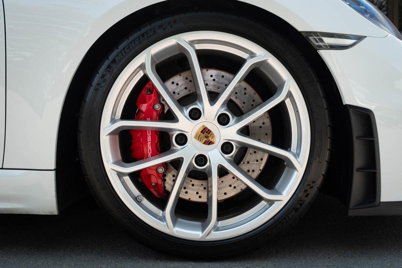 2021 Porsche 718 Spyder 6-speed manual   Spyder Classic Interior Photo