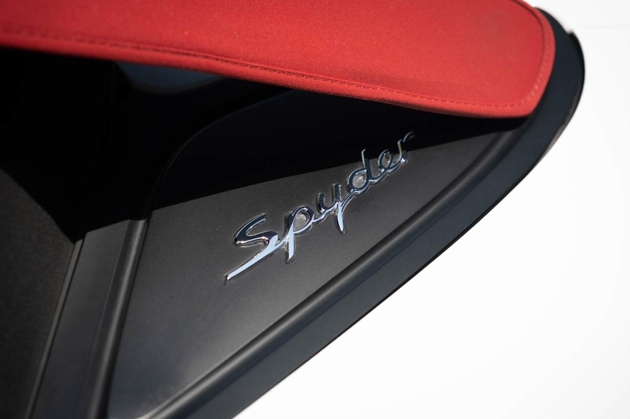 2021 Porsche 718 Spyder 6-speed manual   Spyder Classic Interior Photo