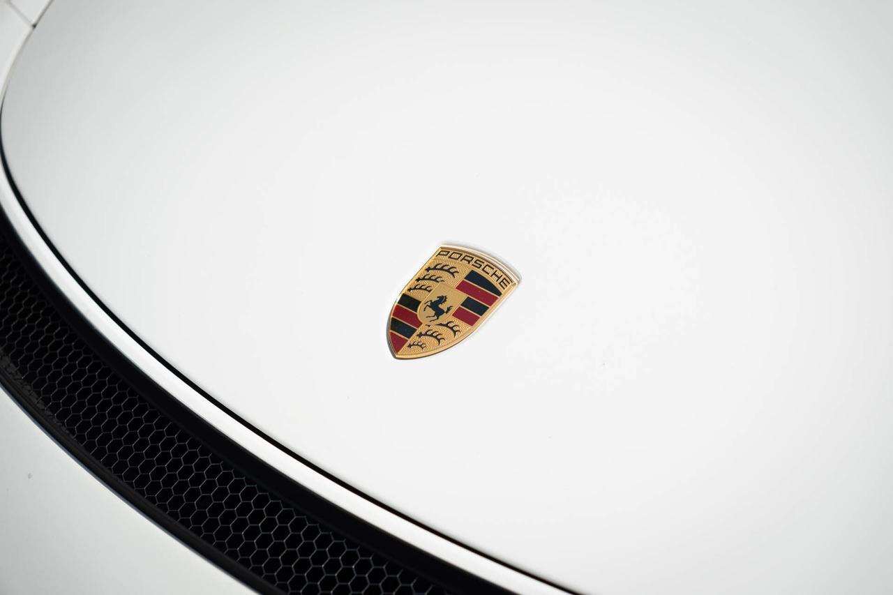 2021 Porsche 718 Spyder 6-speed manual   Spyder Classic Interior Photo