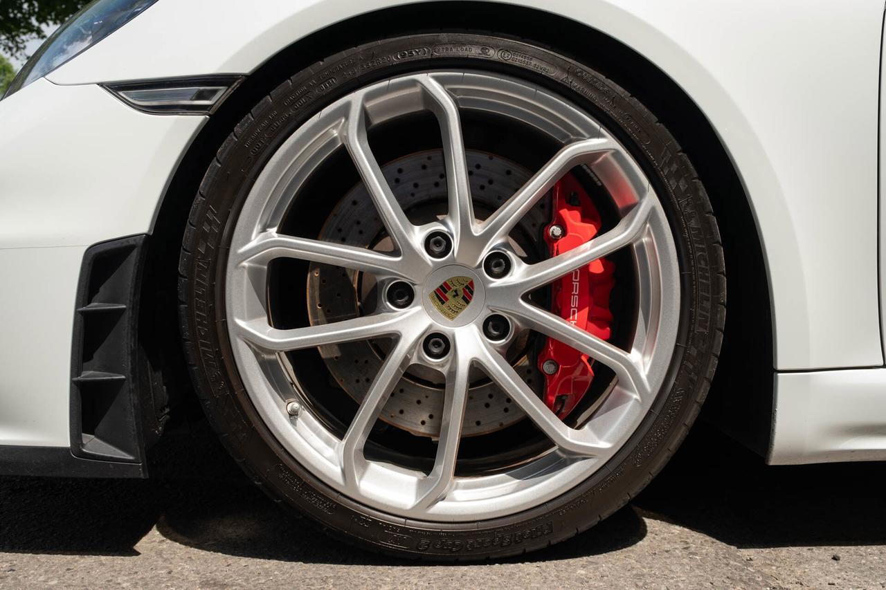 2021 Porsche 718 Spyder 6-speed manual   Spyder Classic Interior Photo