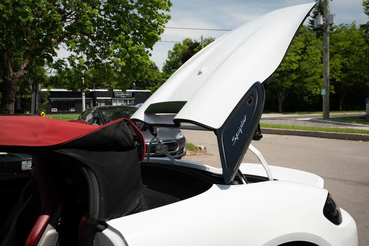 2021 Porsche 718 Spyder 6-speed manual   Spyder Classic Interior Photo