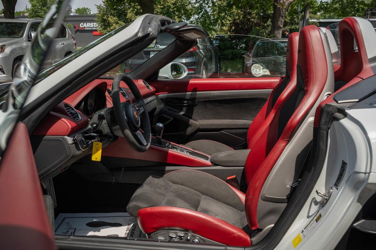 2021 Porsche 718 Spyder 6-speed manual   Spyder Classic Interior Photo