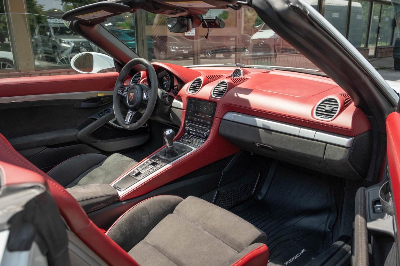 2021 Porsche 718 Spyder 6-speed manual   Spyder Classic Interior Photo