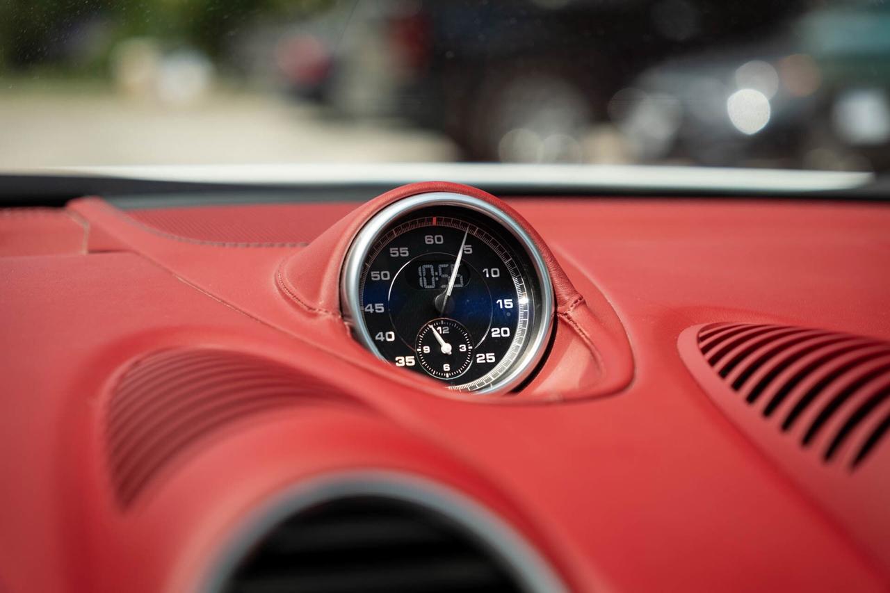 2021 Porsche 718 Spyder 6-speed manual   Spyder Classic Interior Photo