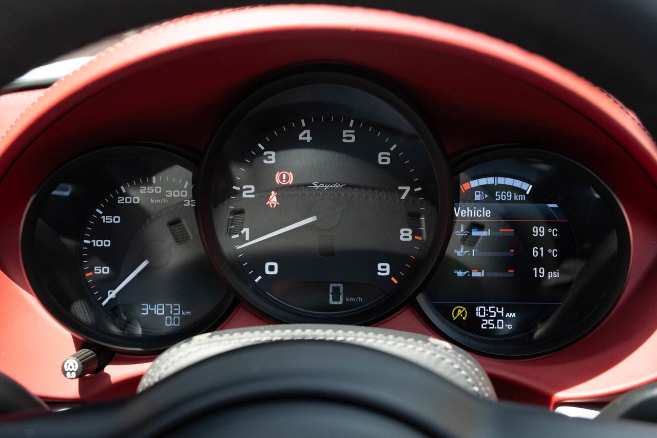 2021 Porsche 718 Spyder 6-speed manual   Spyder Classic Interior Photo