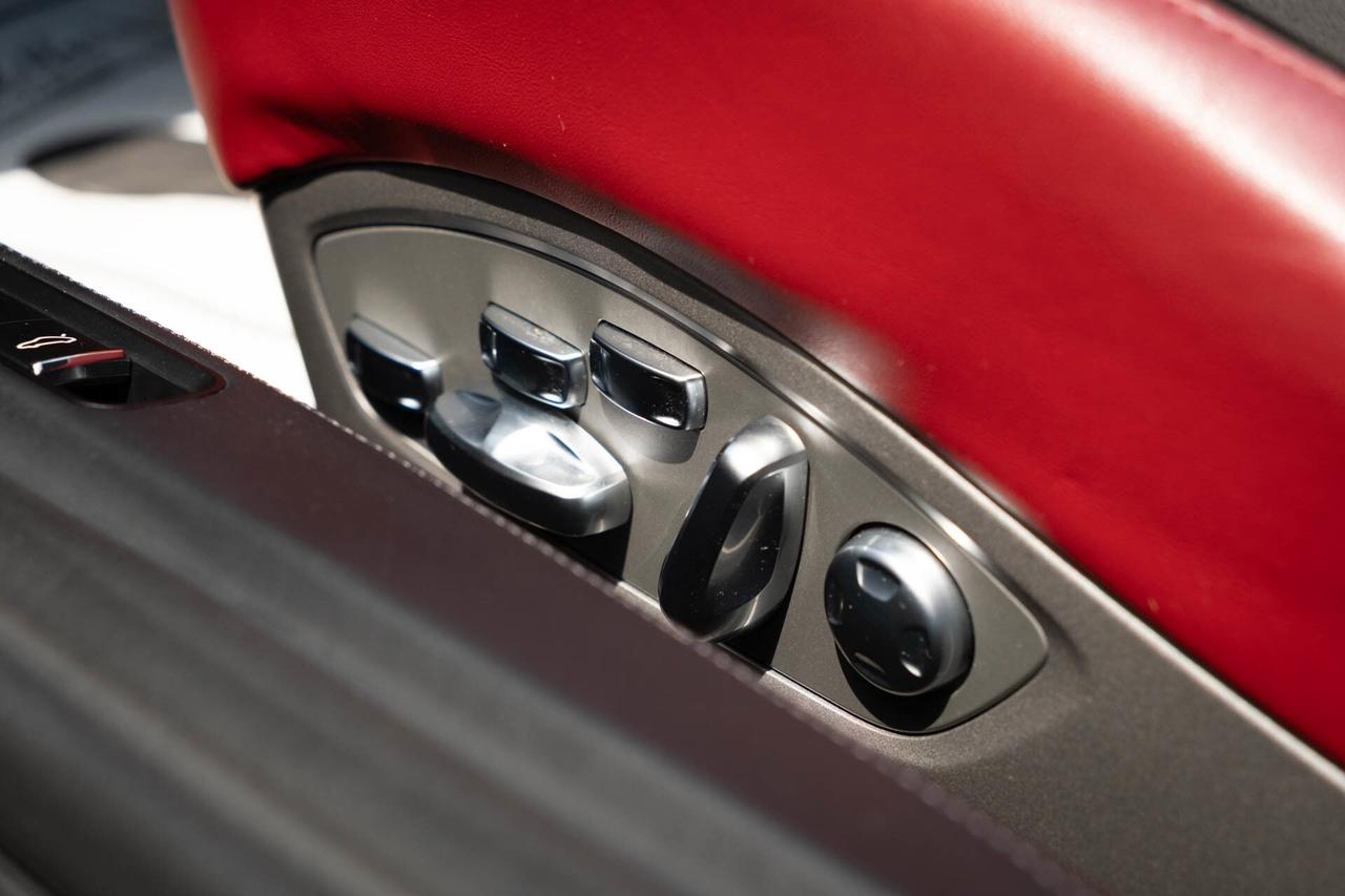 2021 Porsche 718 Spyder 6-speed manual   Spyder Classic Interior Photo