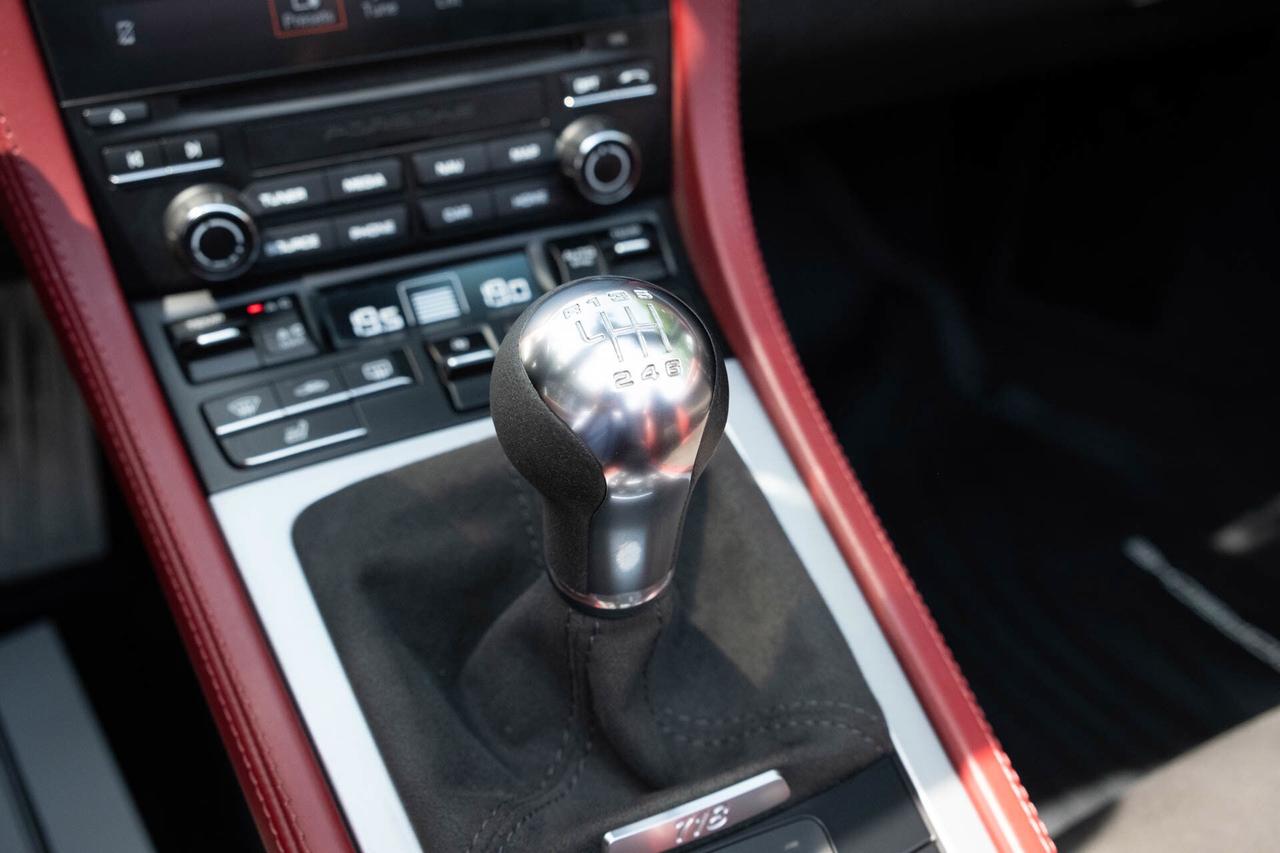 2021 Porsche 718 Spyder 6-speed manual   Spyder Classic Interior Photo
