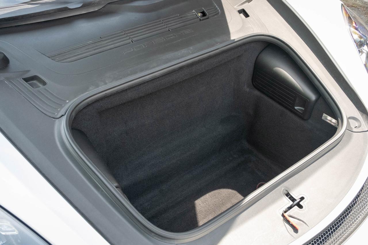 2021 Porsche 718 Spyder 6-speed manual   Spyder Classic Interior Photo