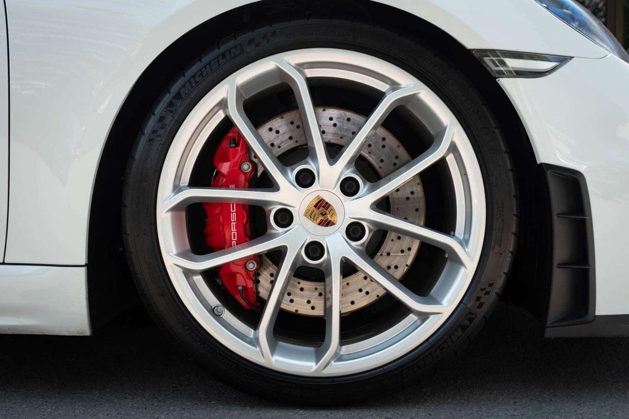 2021 Porsche 718 Spyder 6-speed manual   Spyder Classic Interior Photo