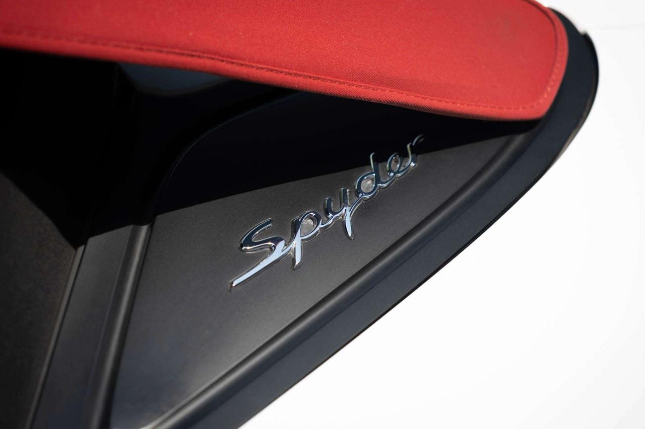 2021 Porsche 718 Spyder 6-speed manual   Spyder Classic Interior Photo