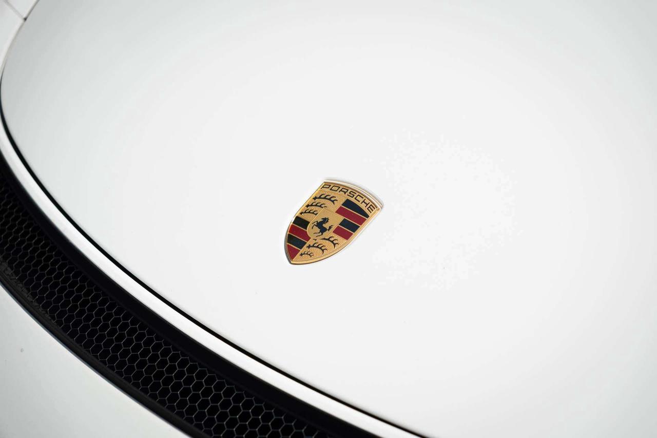 2021 Porsche 718 Spyder 6-speed manual   Spyder Classic Interior Photo