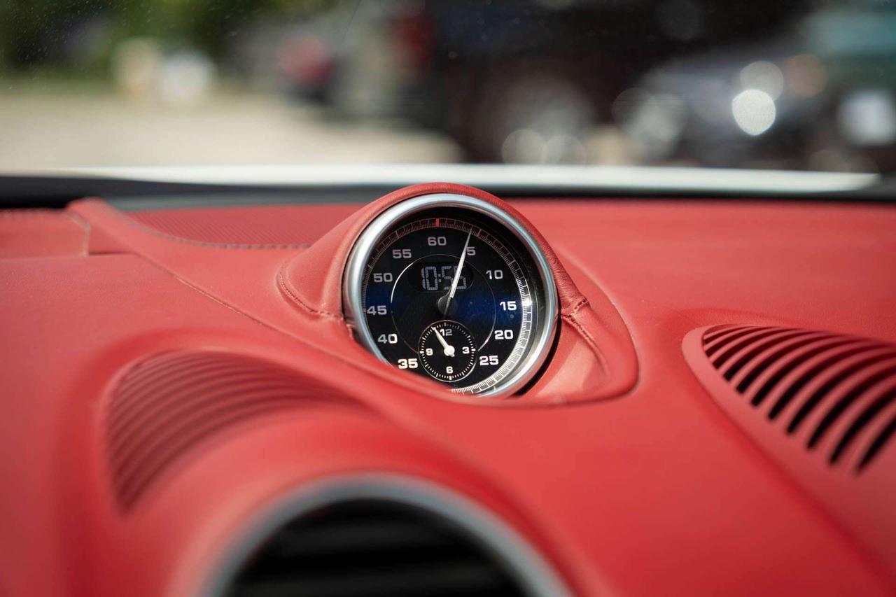 2021 Porsche 718 Spyder 6-speed manual   Spyder Classic Interior Photo