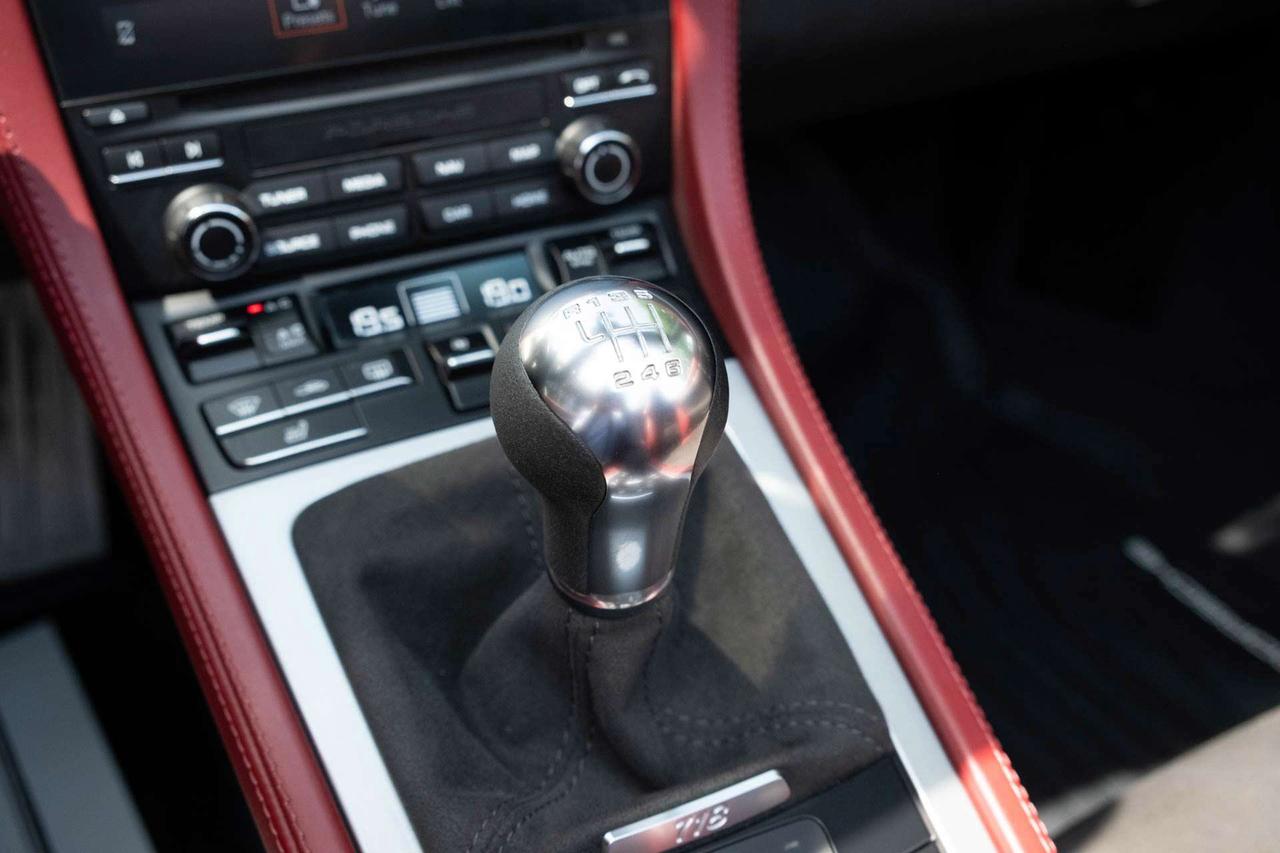 2021 Porsche 718 Spyder 6-speed manual   Spyder Classic Interior Photo