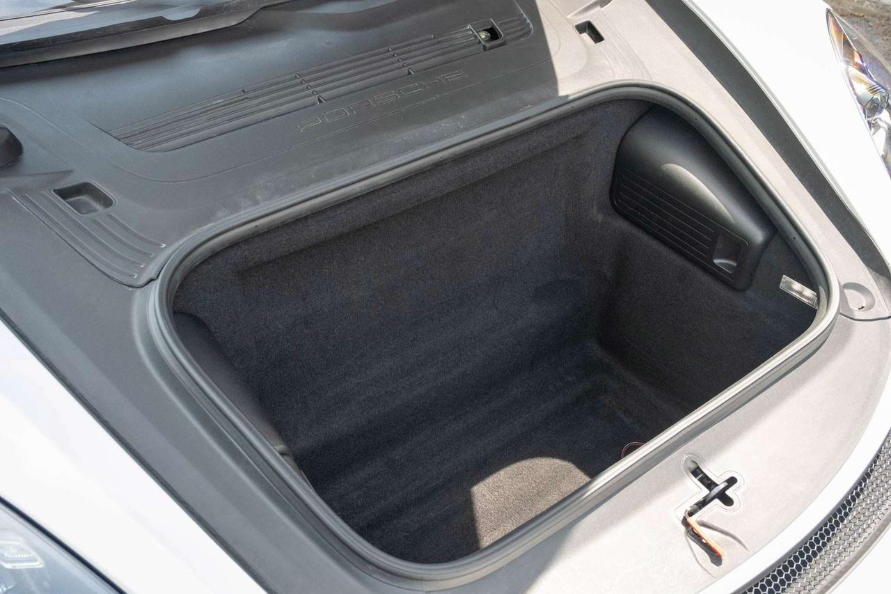 2021 Porsche 718 Spyder 6-speed manual   Spyder Classic Interior Photo