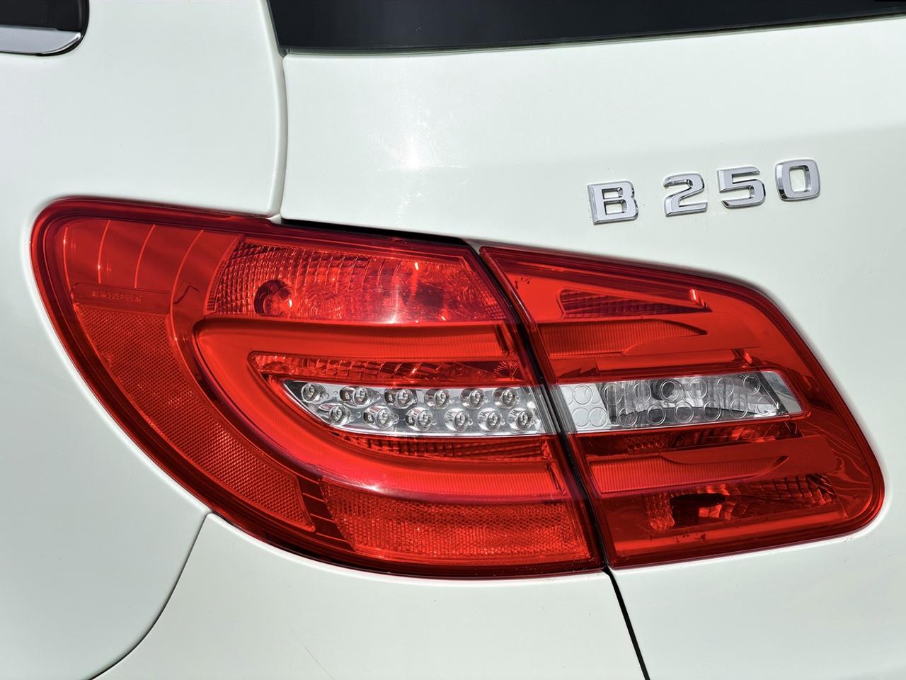 2014 Mercedes-Benz B-Class B250 Sports Tourer Photo