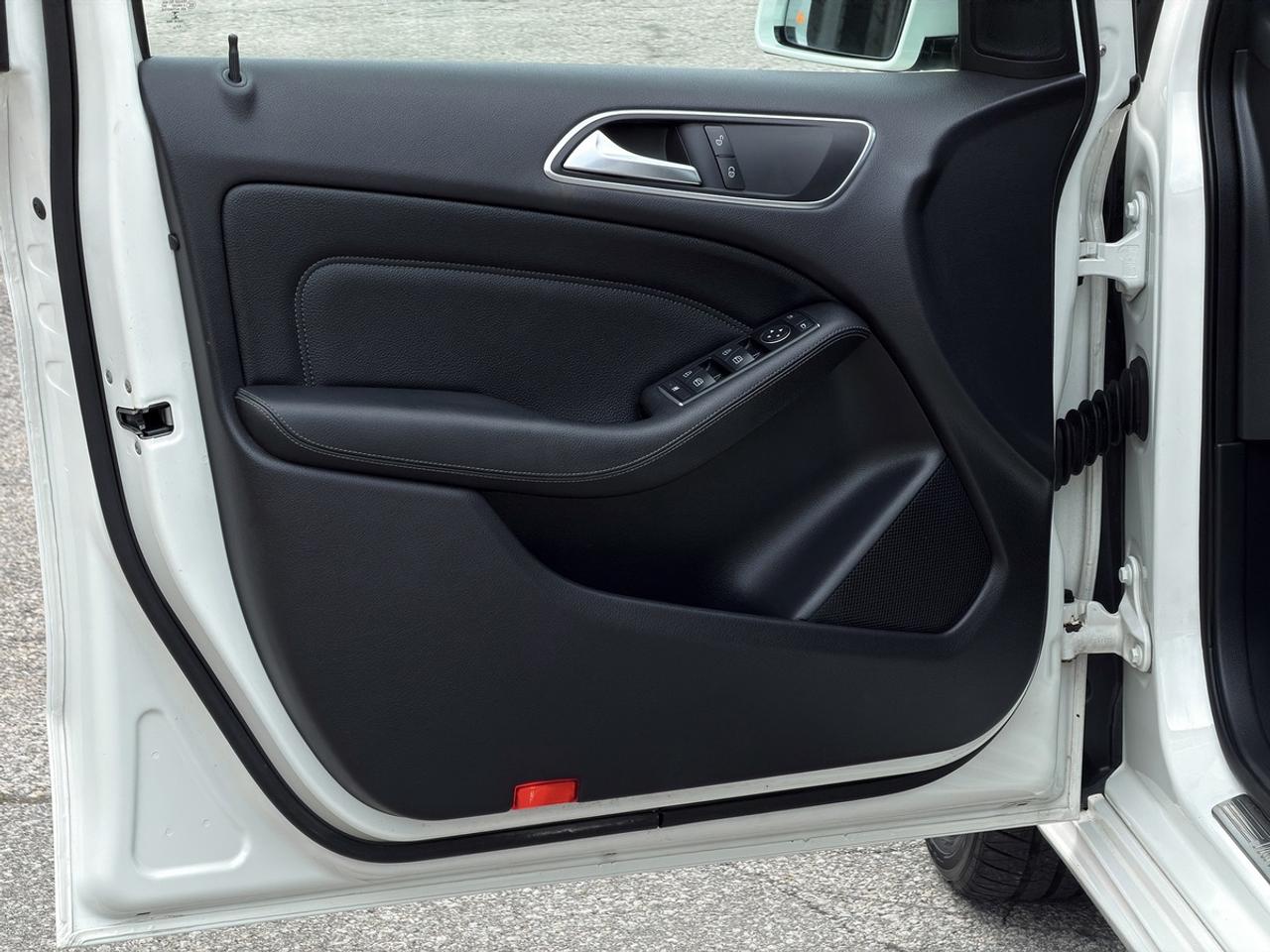 2014 Mercedes-Benz B-Class B250 Sports Tourer Photo