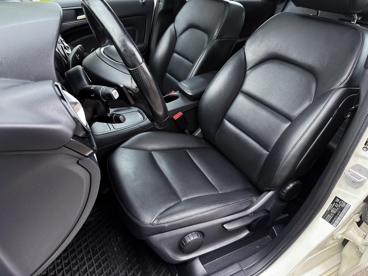2014 Mercedes-Benz B-Class B250 Sports Tourer Photo