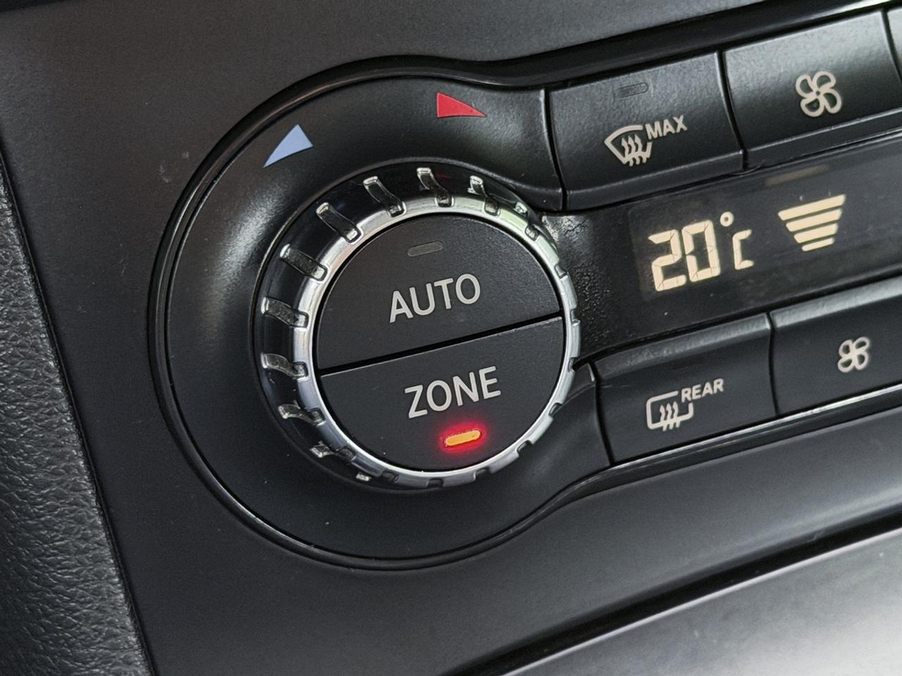 2014 Mercedes-Benz B-Class B250 Sports Tourer Photo