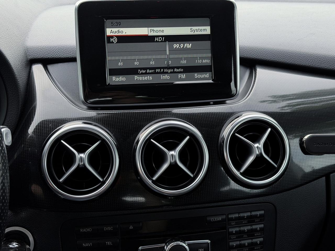 2014 Mercedes-Benz B-Class B250 Sports Tourer Photo