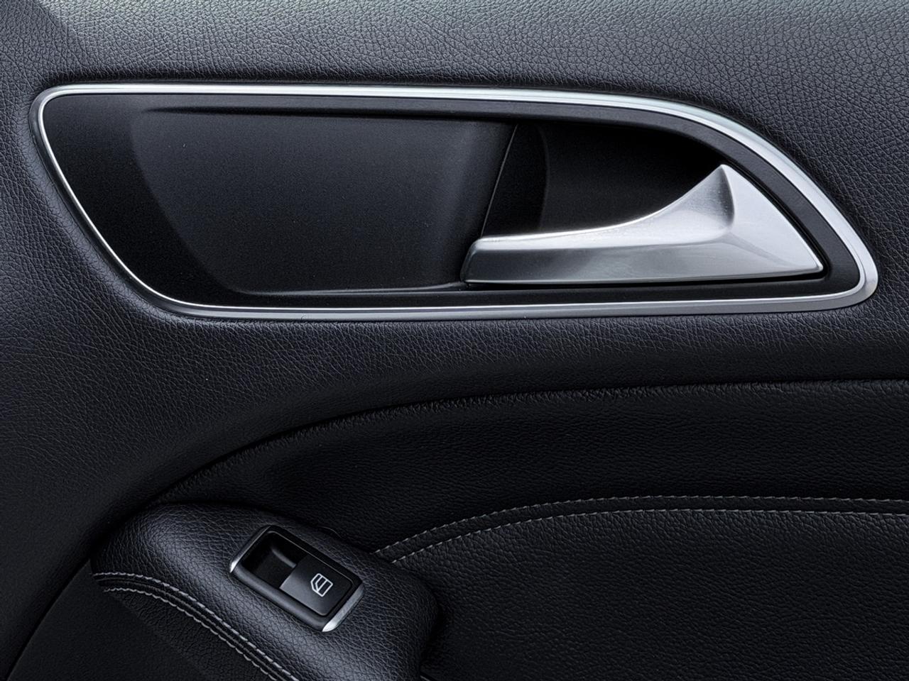 2014 Mercedes-Benz B-Class B250 Sports Tourer Photo