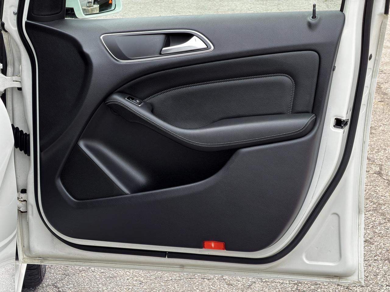 2014 Mercedes-Benz B-Class B250 Sports Tourer Photo