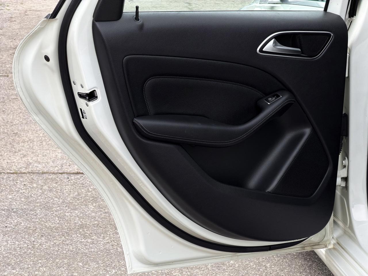 2014 Mercedes-Benz B-Class B250 Sports Tourer Photo