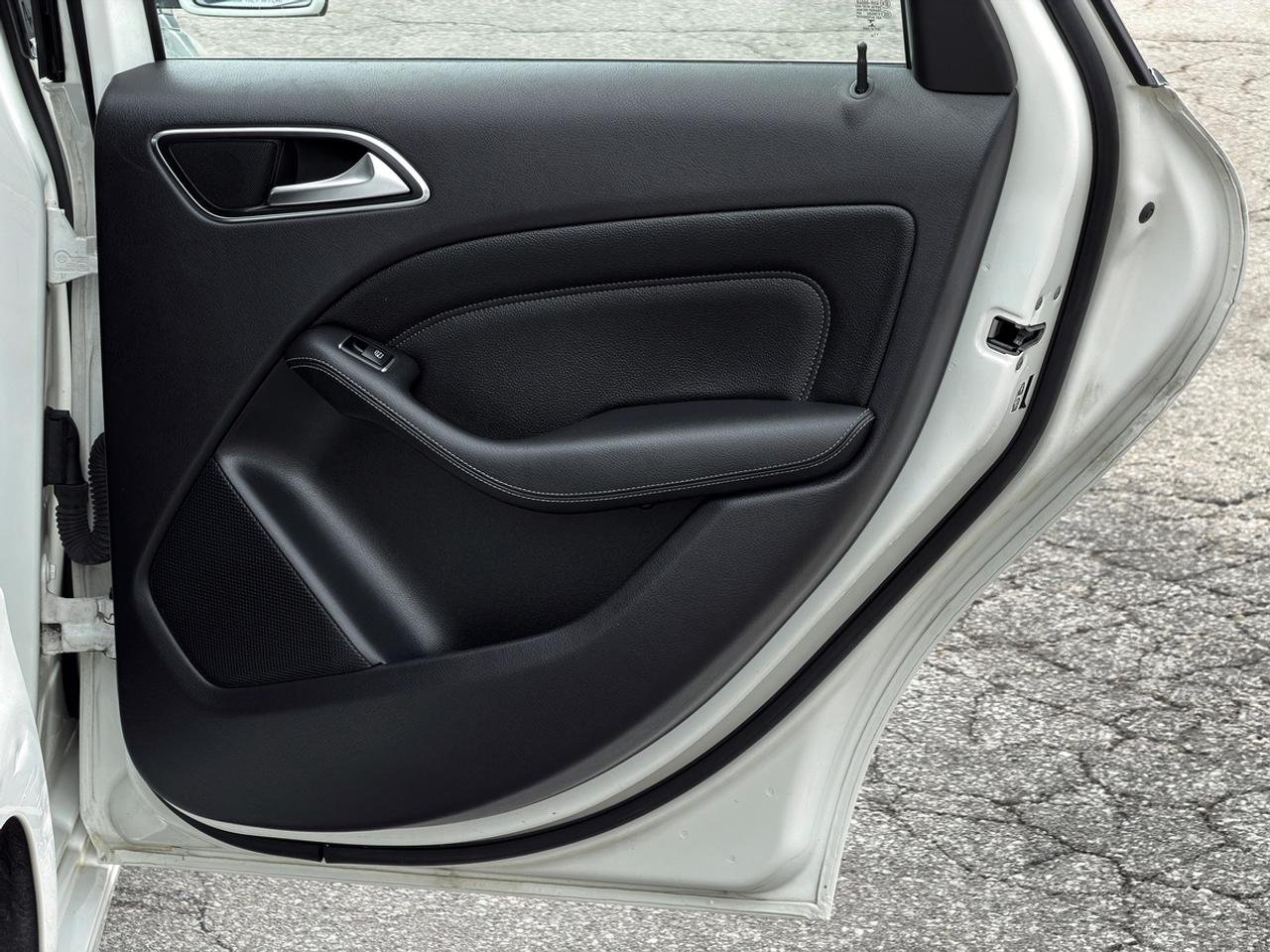 2014 Mercedes-Benz B-Class B250 Sports Tourer Photo