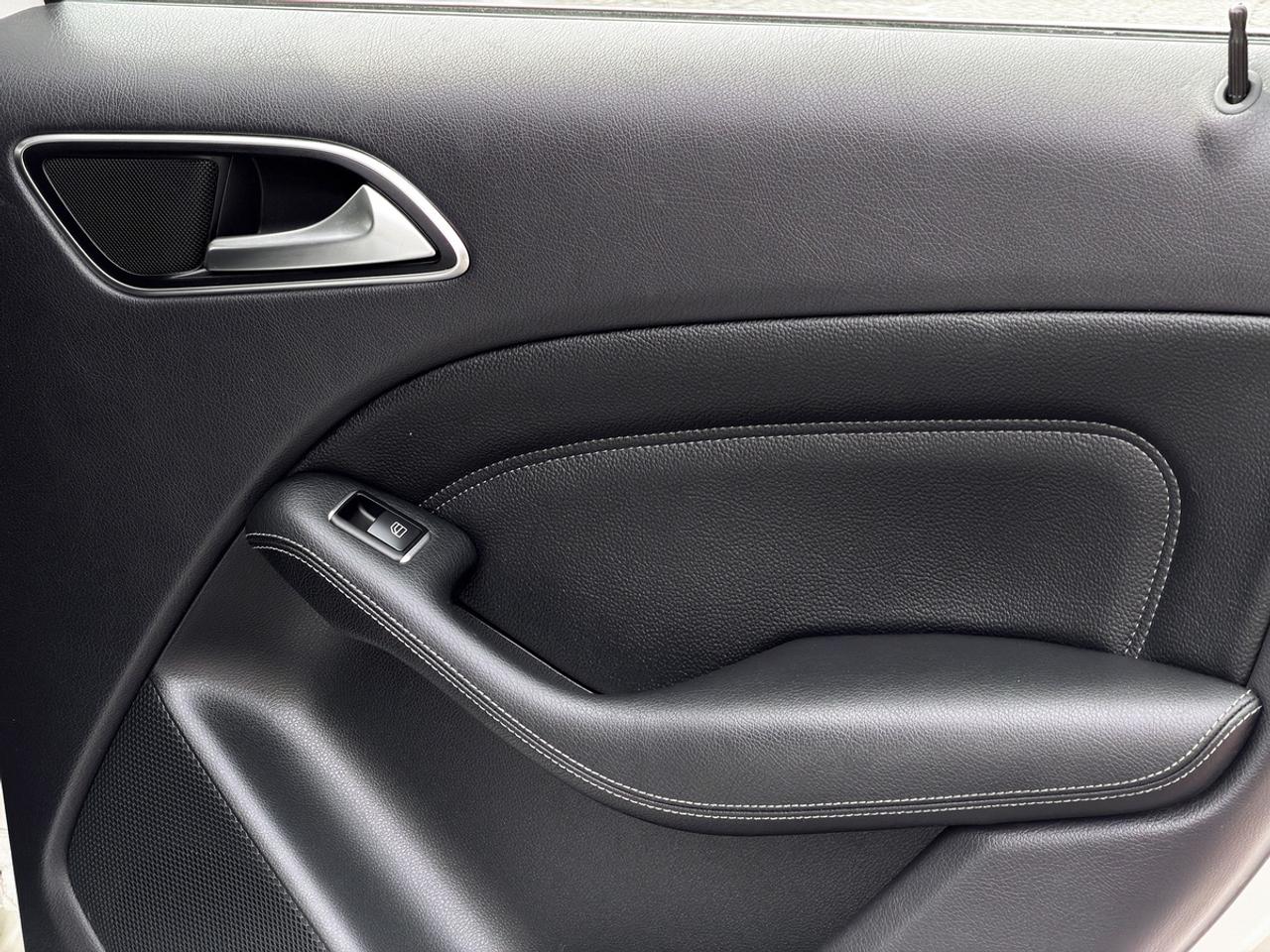 2014 Mercedes-Benz B-Class B250 Sports Tourer Photo