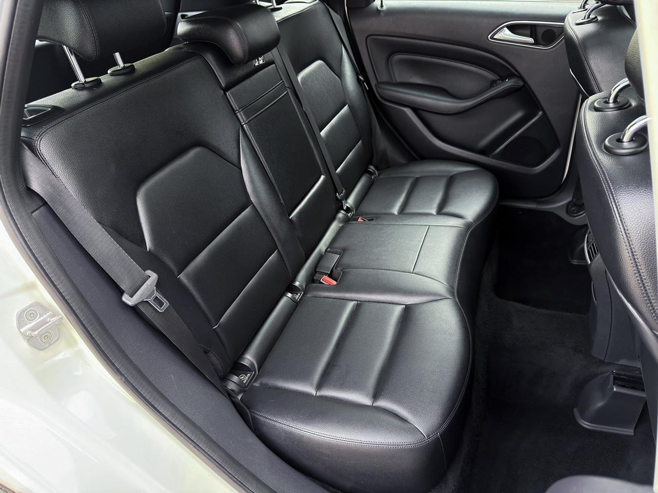 2014 Mercedes-Benz B-Class B250 Sports Tourer Photo