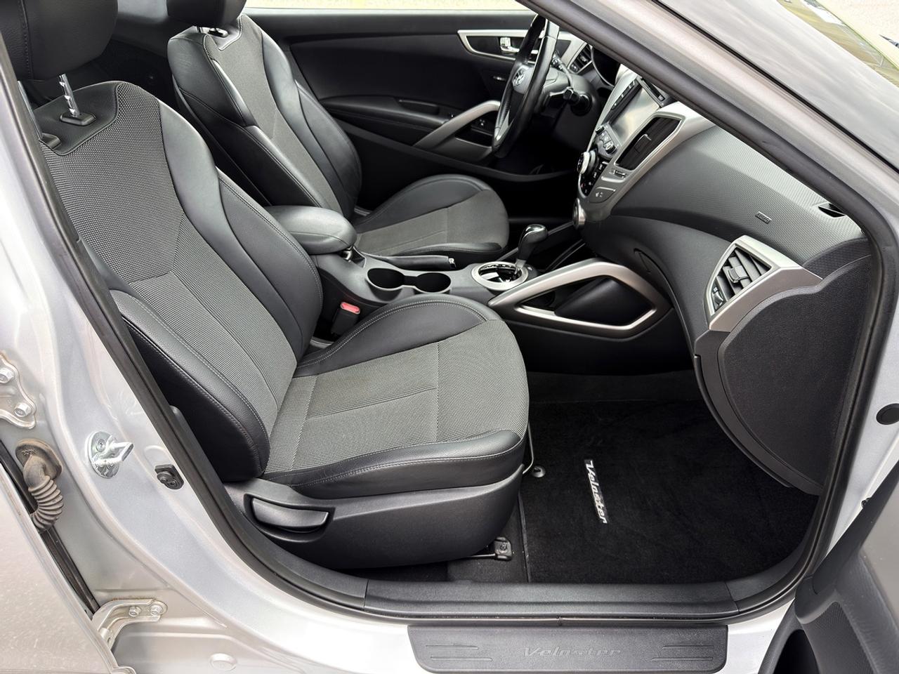 2013 Hyundai Veloster w/Tech pkg Photo