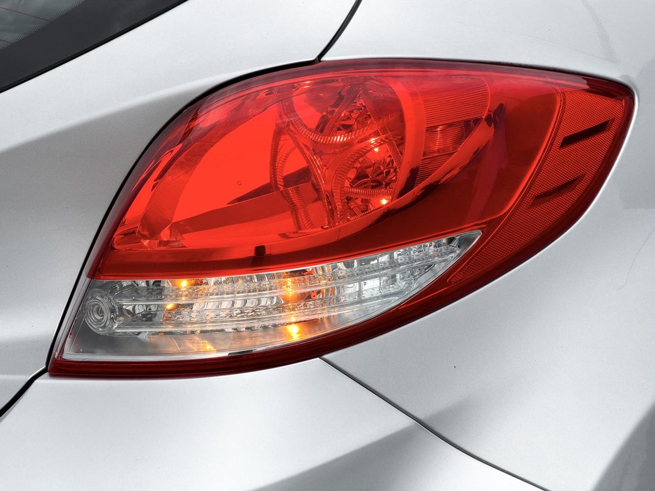 2013 Hyundai Veloster w/Tech pkg Photo