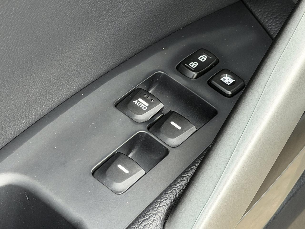 2013 Hyundai Veloster w/Tech pkg Photo