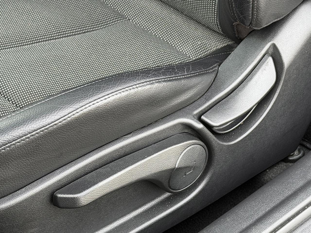 2013 Hyundai Veloster w/Tech pkg Photo