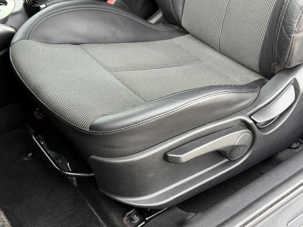 2013 Hyundai Veloster w/Tech pkg Photo