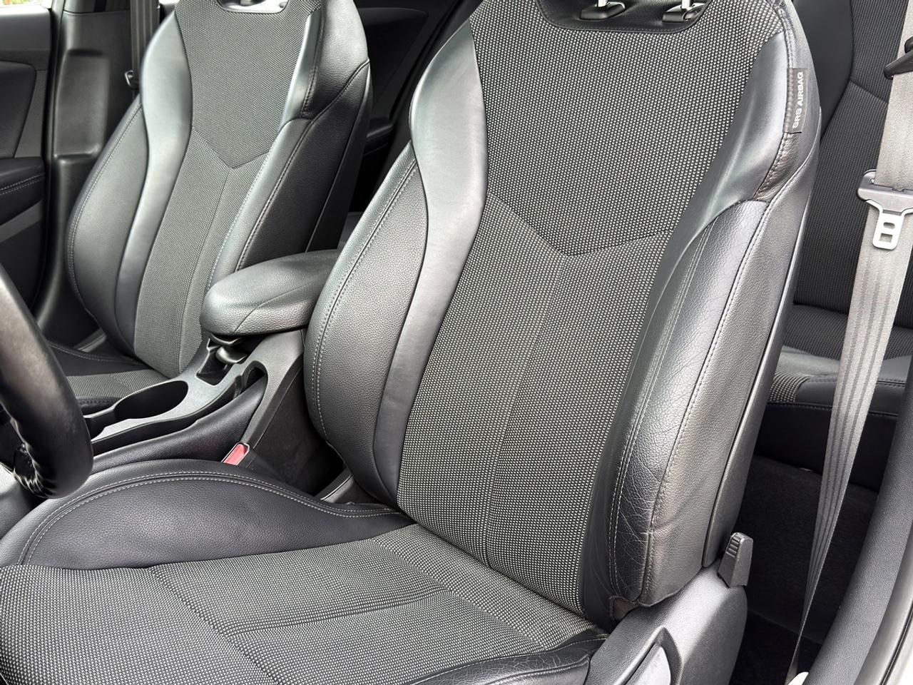 2013 Hyundai Veloster w/Tech pkg Photo