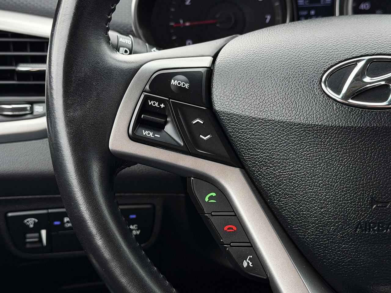 2013 Hyundai Veloster w/Tech pkg Photo