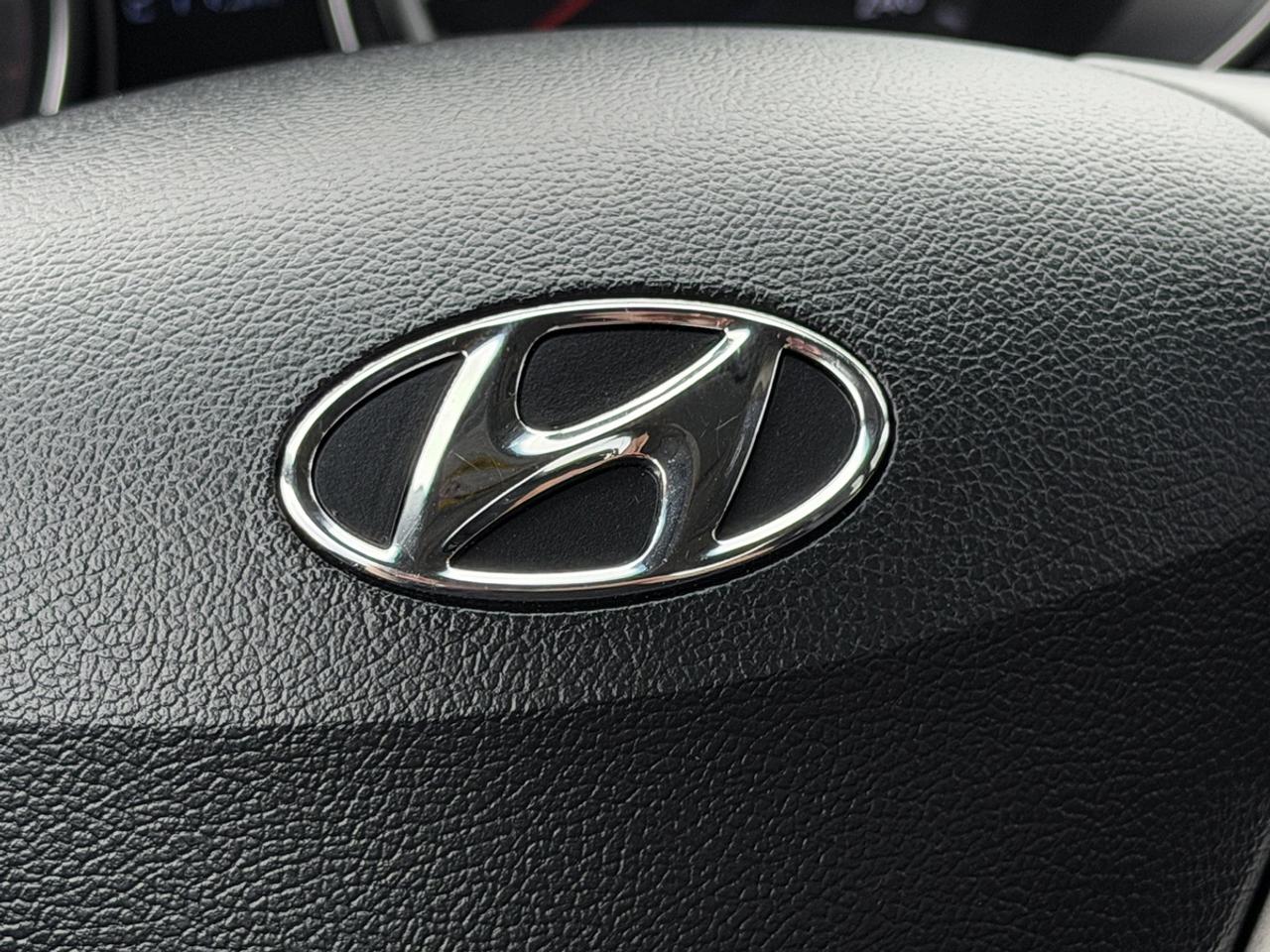2013 Hyundai Veloster w/Tech pkg Photo