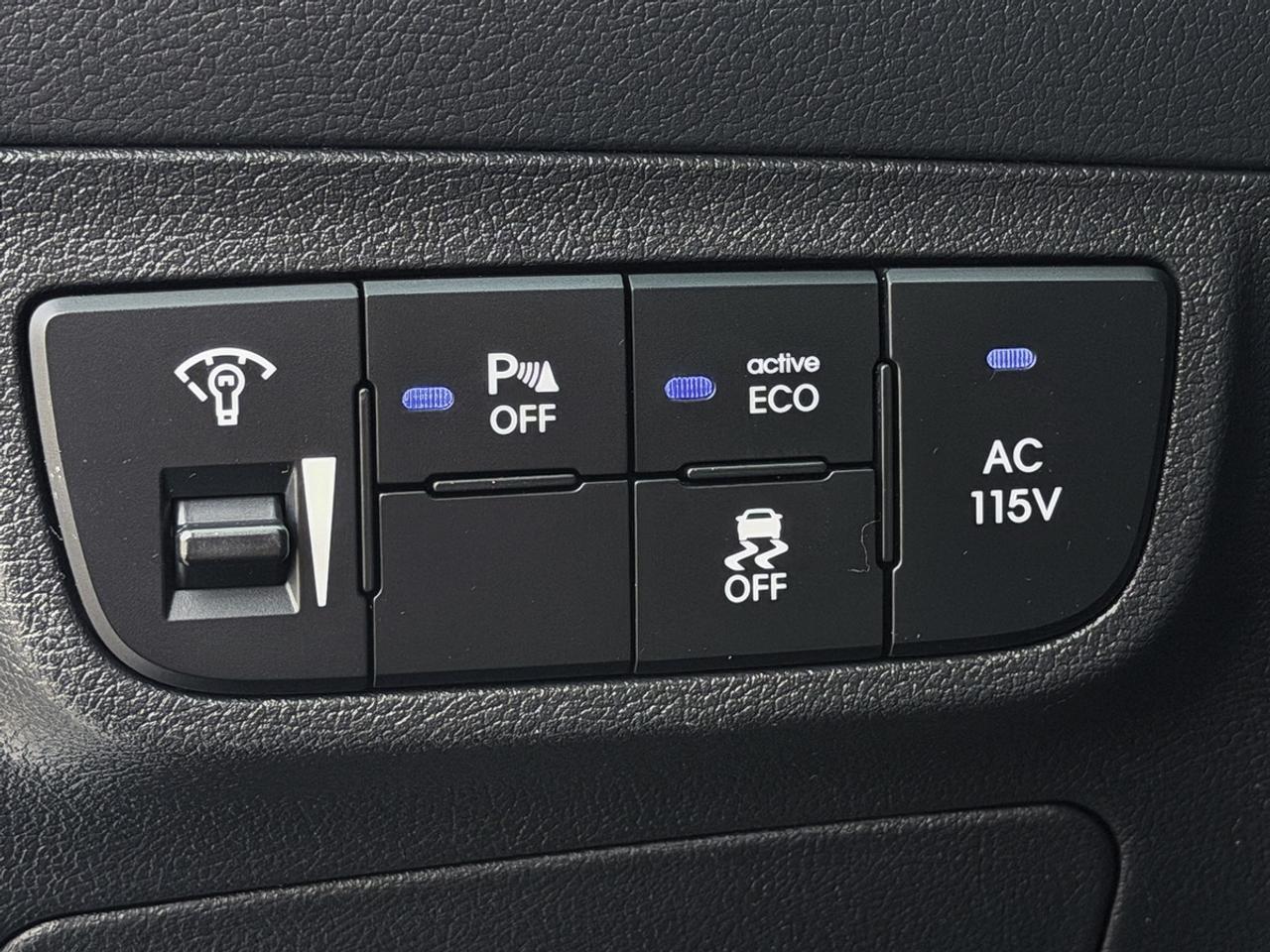 2013 Hyundai Veloster w/Tech pkg Photo