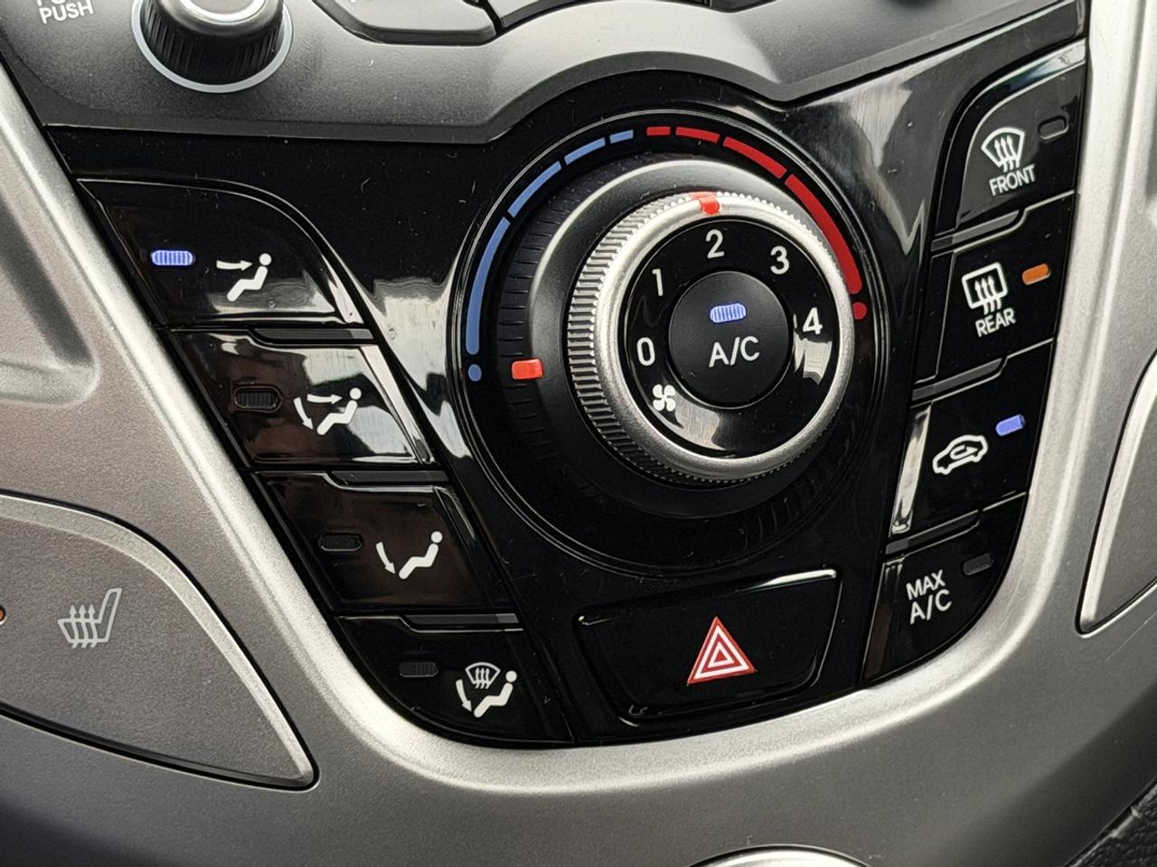2013 Hyundai Veloster w/Tech pkg Photo