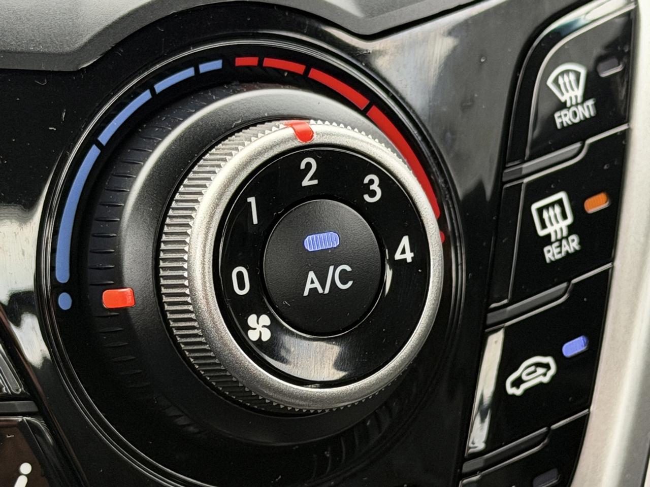 2013 Hyundai Veloster w/Tech pkg Photo