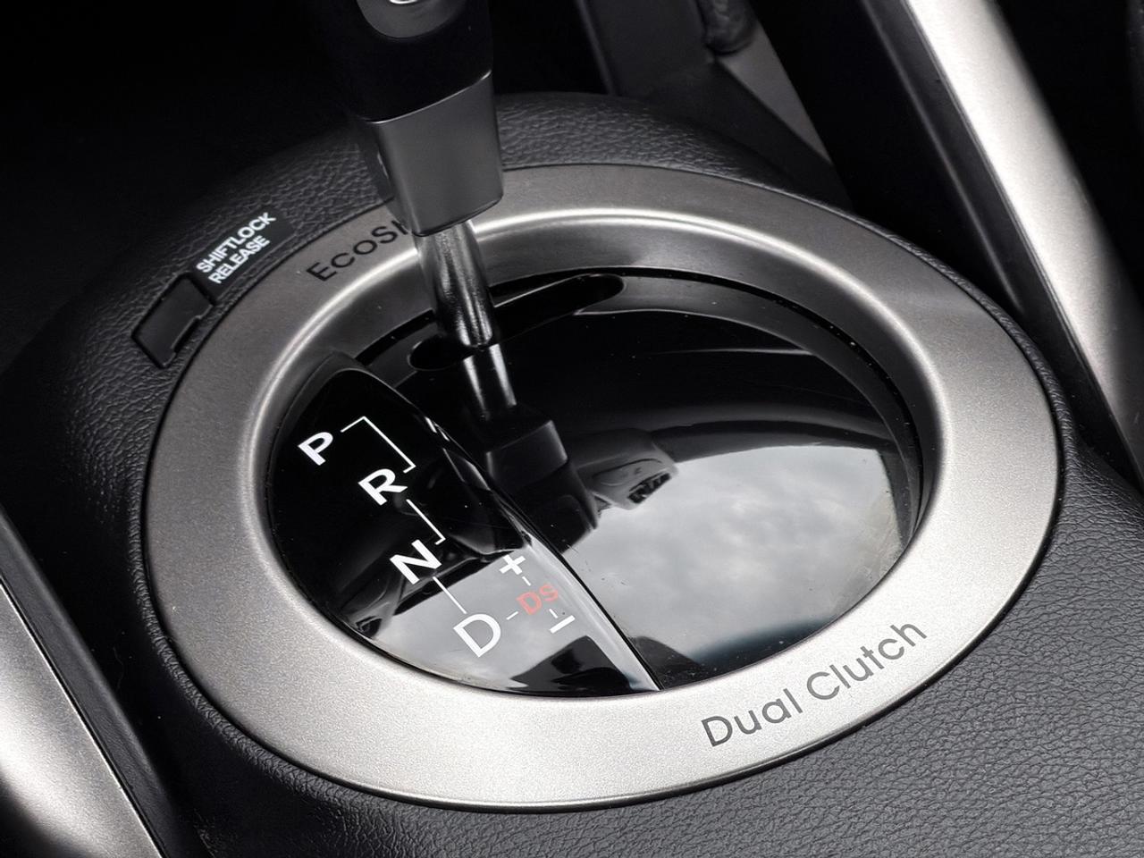 2013 Hyundai Veloster w/Tech pkg Photo