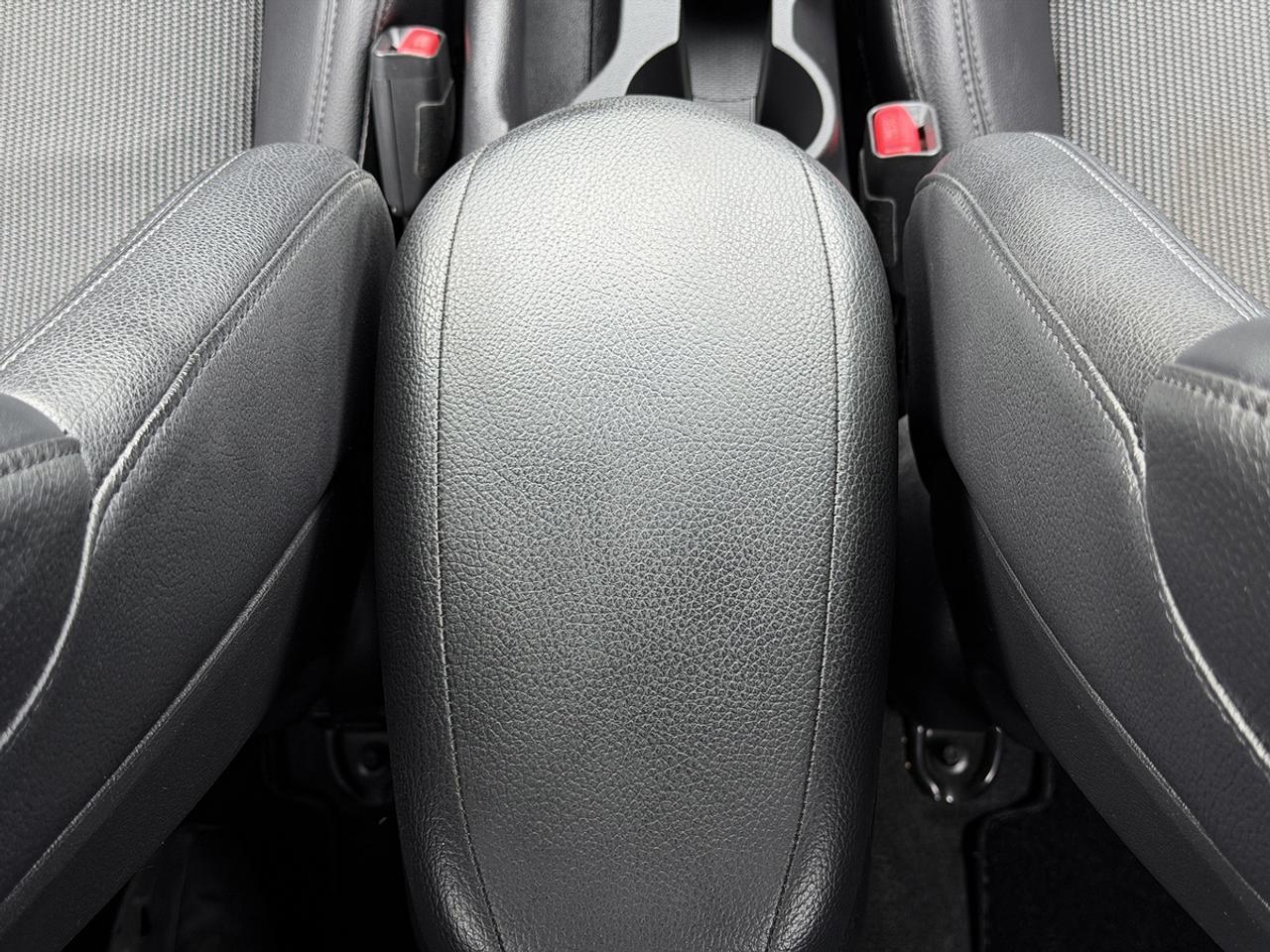2013 Hyundai Veloster w/Tech pkg Photo
