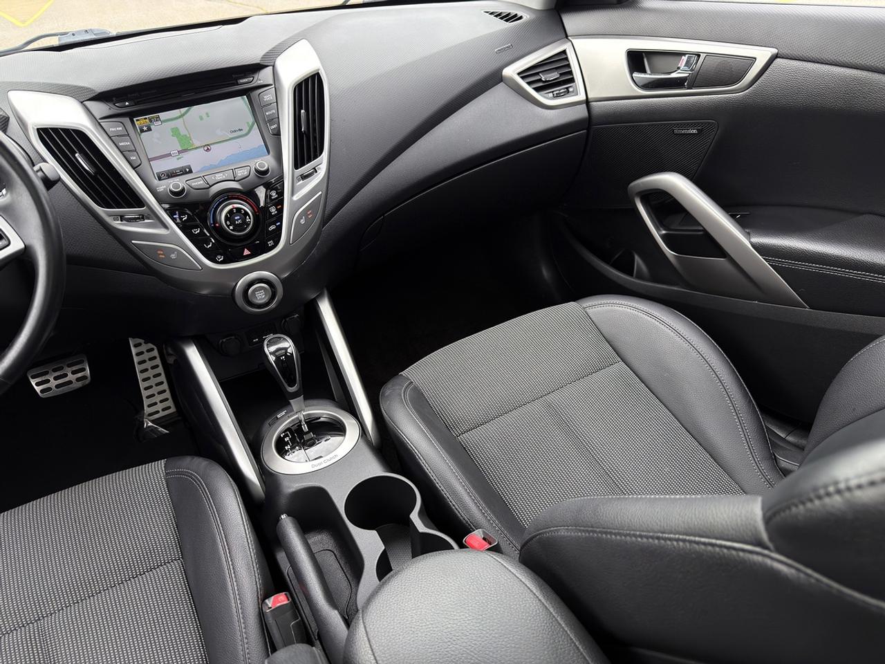 2013 Hyundai Veloster w/Tech pkg Photo